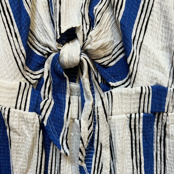 Blue and white stripped romper with little cutout - Picture 2 of 4